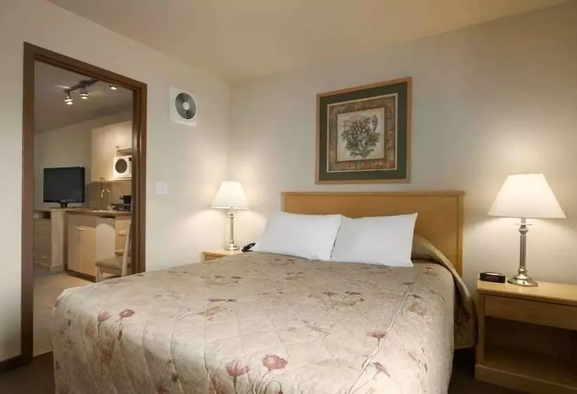 מוטל Super 8 By Wyndham Dawson Creek