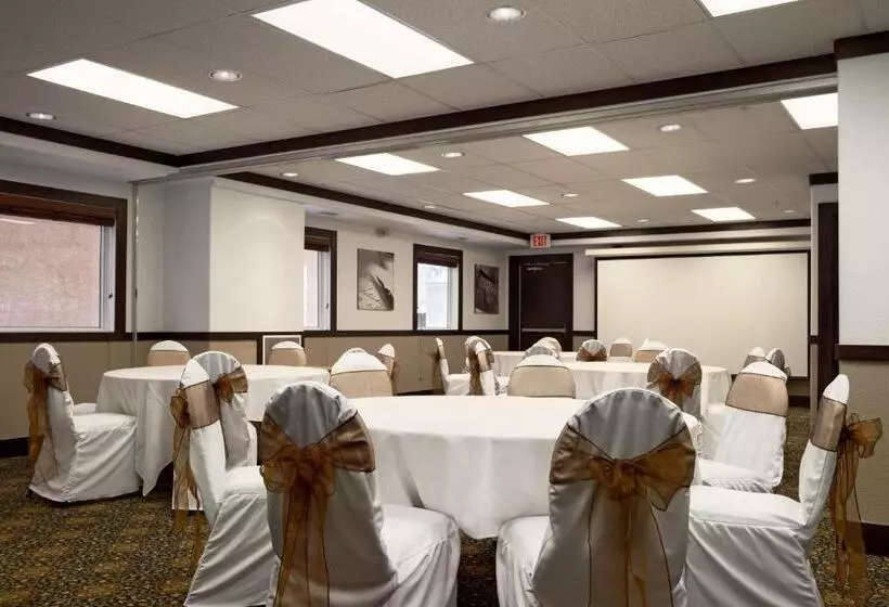 מוטל Super 8 By Wyndham Dawson Creek