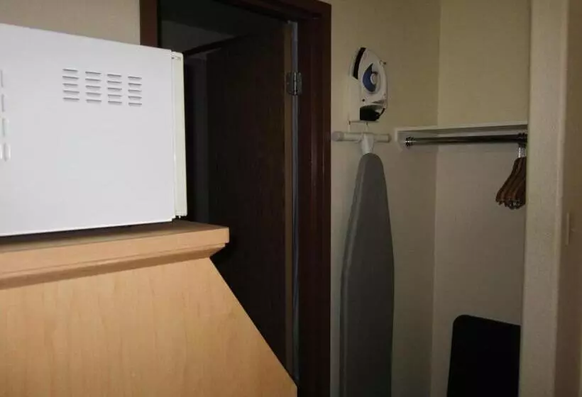 מוטל Super 8 By Wyndham Dawson Creek