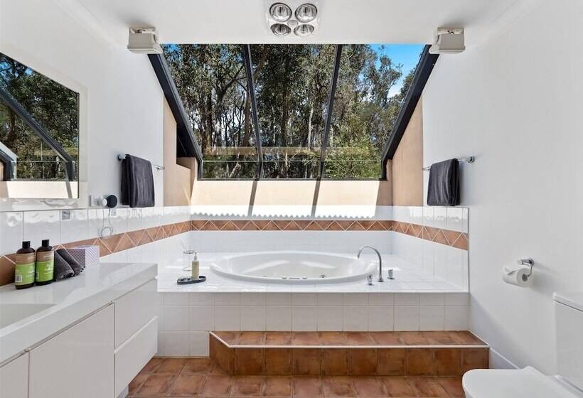 Forest Rise Chalets And Lodge