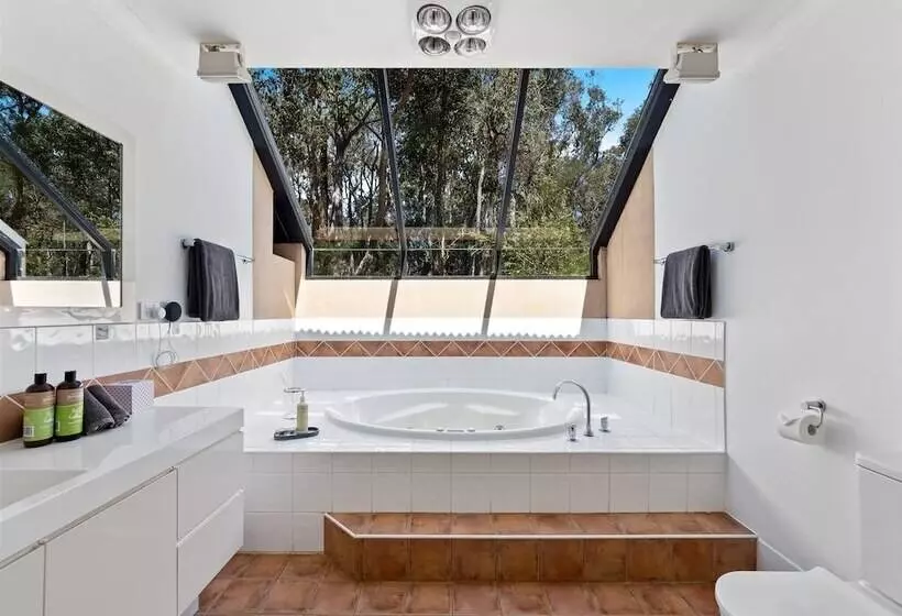 Forest Rise Chalets And Lodge