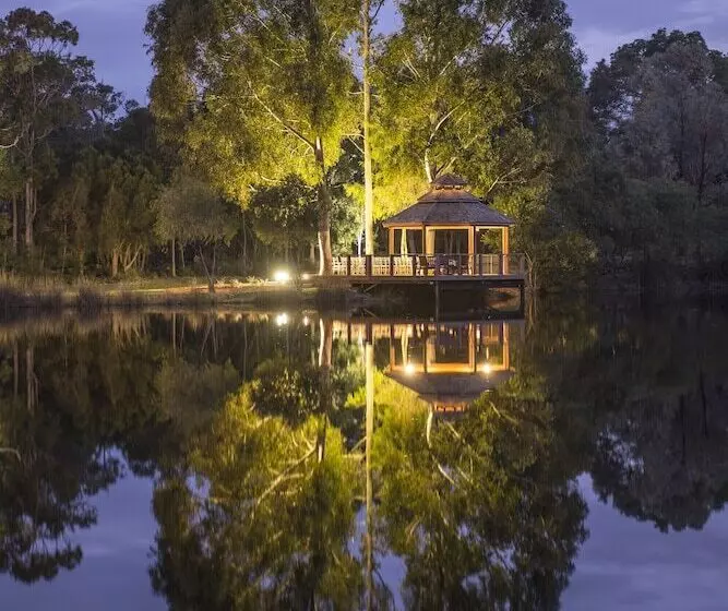 Forest Rise Chalets And Lodge