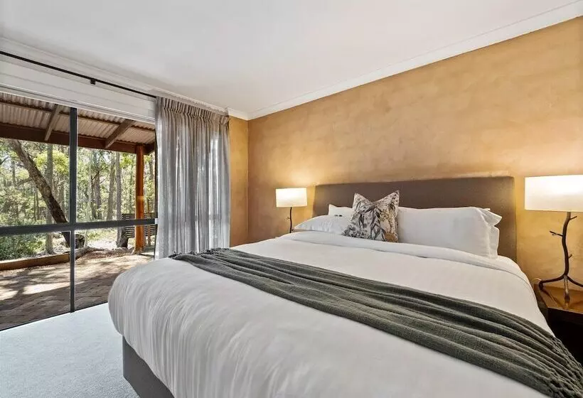 Forest Rise Chalets And Lodge