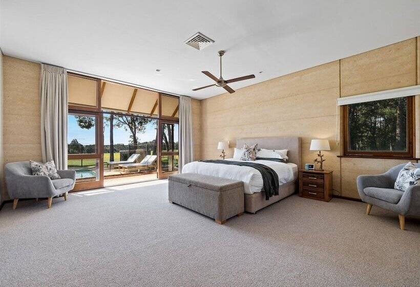 Forest Rise Chalets And Lodge