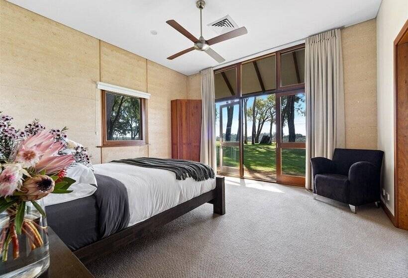 Forest Rise Chalets And Lodge