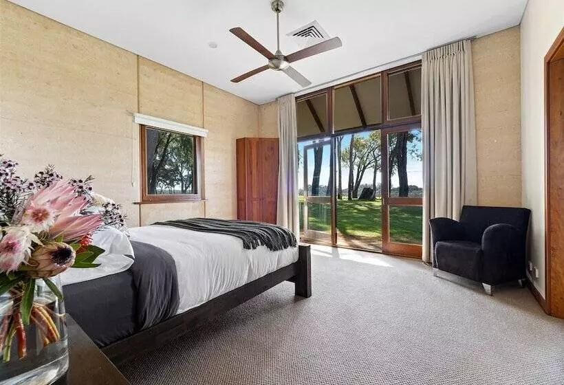 Forest Rise Chalets And Lodge