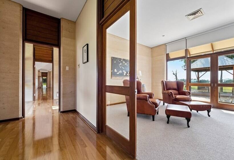 Forest Rise Chalets And Lodge