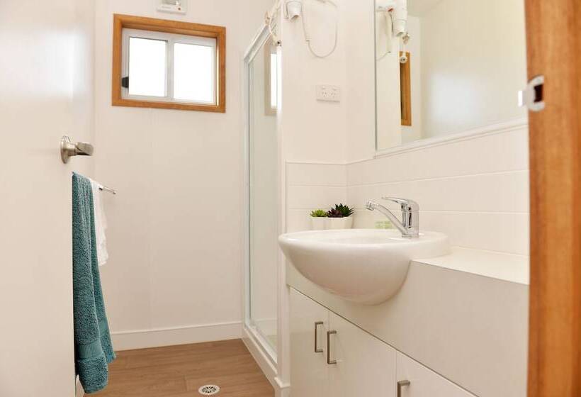 منتجع Riverside Cabin Park