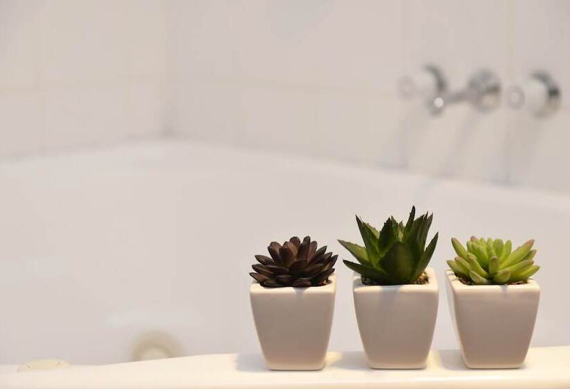 منتجع Riverside Cabin Park