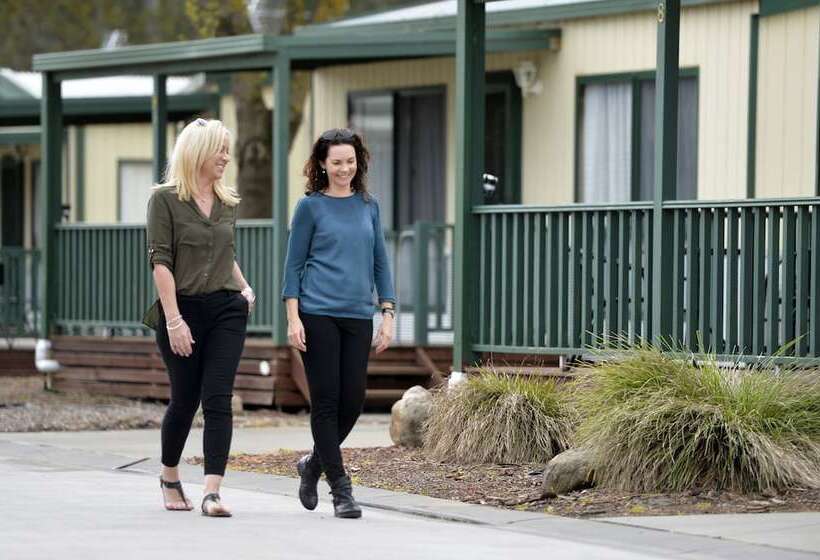 منتجع Riverside Cabin Park