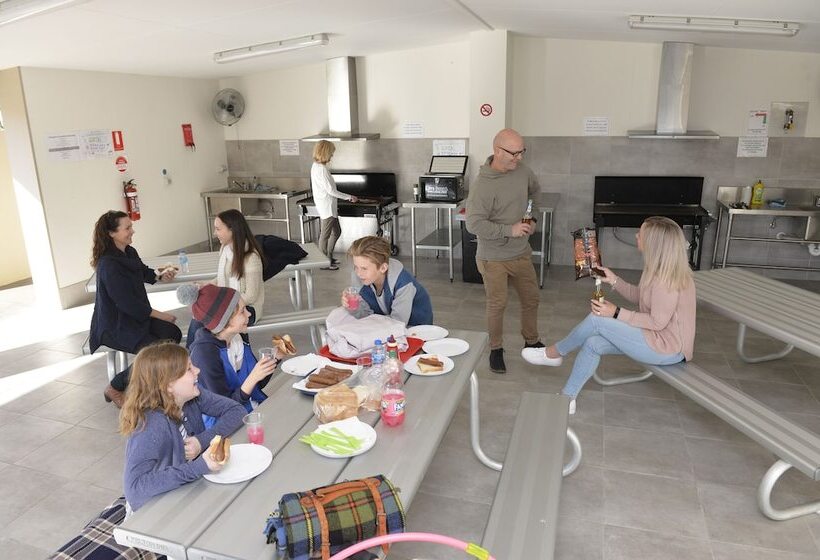 منتجع Riverside Cabin Park