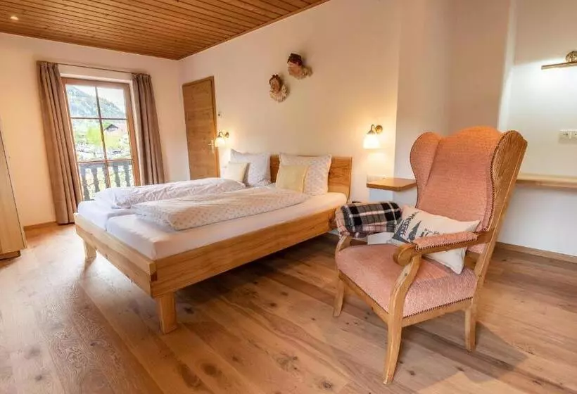 Aamiaismajoitus (B&B) Gästehaus Neu Am Passionstheater