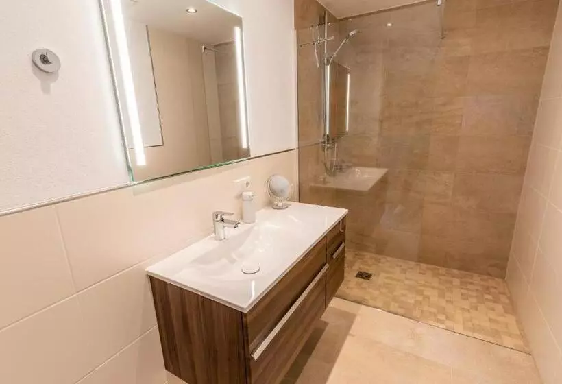 Aamiaismajoitus (B&B) Gästehaus Neu Am Passionstheater