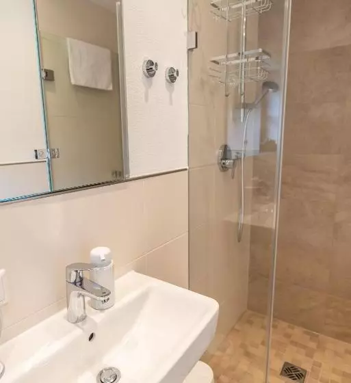 Aamiaismajoitus (B&B) Gästehaus Neu Am Passionstheater