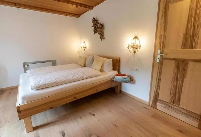 Aamiaismajoitus (B&B) Gästehaus Neu Am Passionstheater