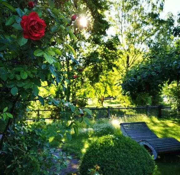 Aamiaismajoitus (B&B) Gästehaus Neu Am Passionstheater