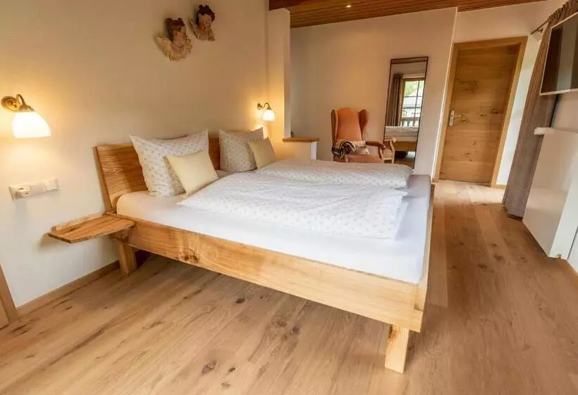 Aamiaismajoitus (B&B) Gästehaus Neu Am Passionstheater