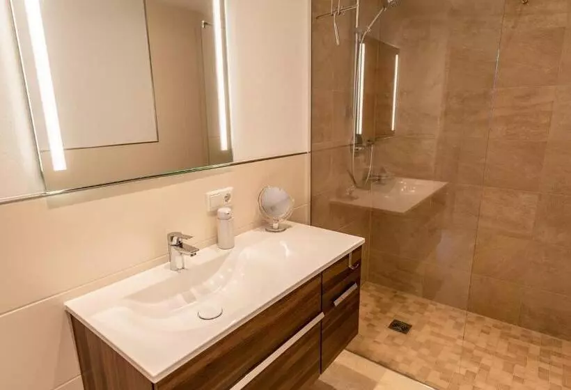 Aamiaismajoitus (B&B) Gästehaus Neu Am Passionstheater