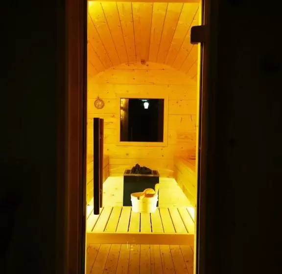 Aamiaismajoitus (B&B) Gästehaus Neu Am Passionstheater