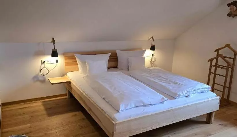 Aamiaismajoitus (B&B) Gästehaus Neu Am Passionstheater