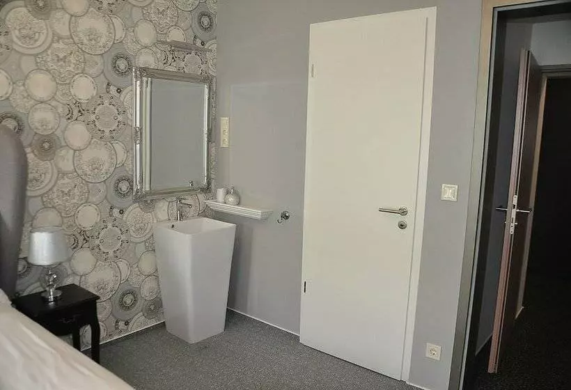 هتل Arch Boutique