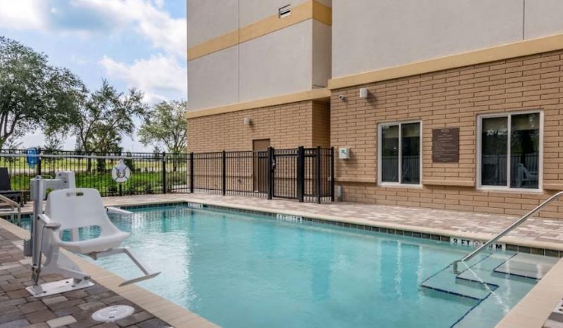 فندق Comfort Suites Daytona Beach Speedway