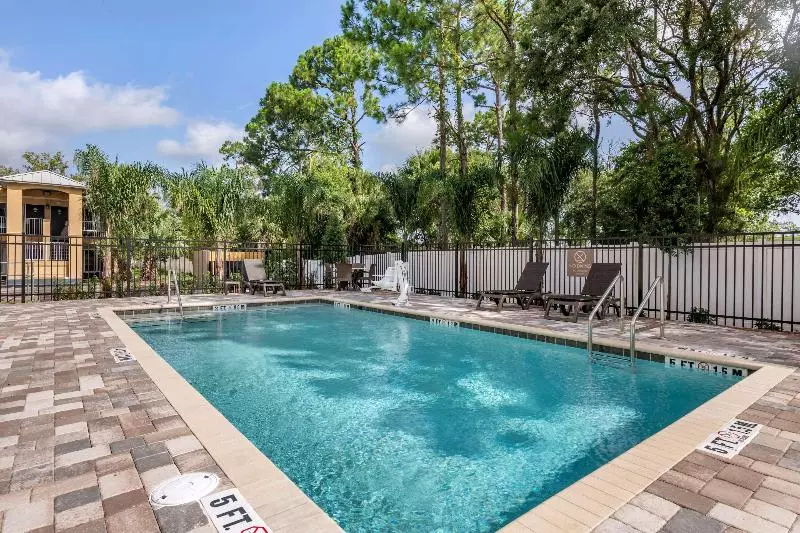 Hotelli Comfort Suites Daytona Beach Speedway