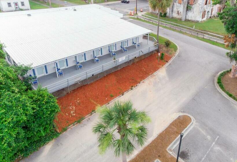 汽车旅馆 Darien Dockside Inn