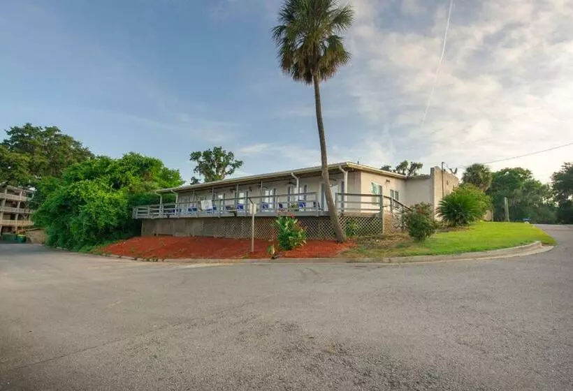 Motelli Darien Dockside Inn