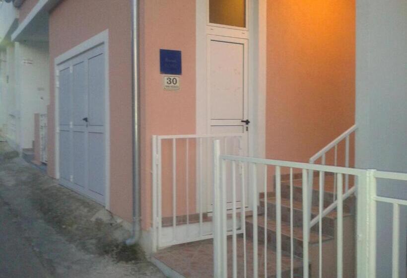 بنسيون Apartments Alissa