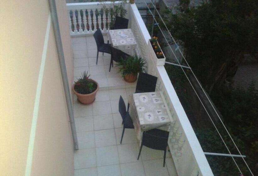 بنسيون Apartments Alissa