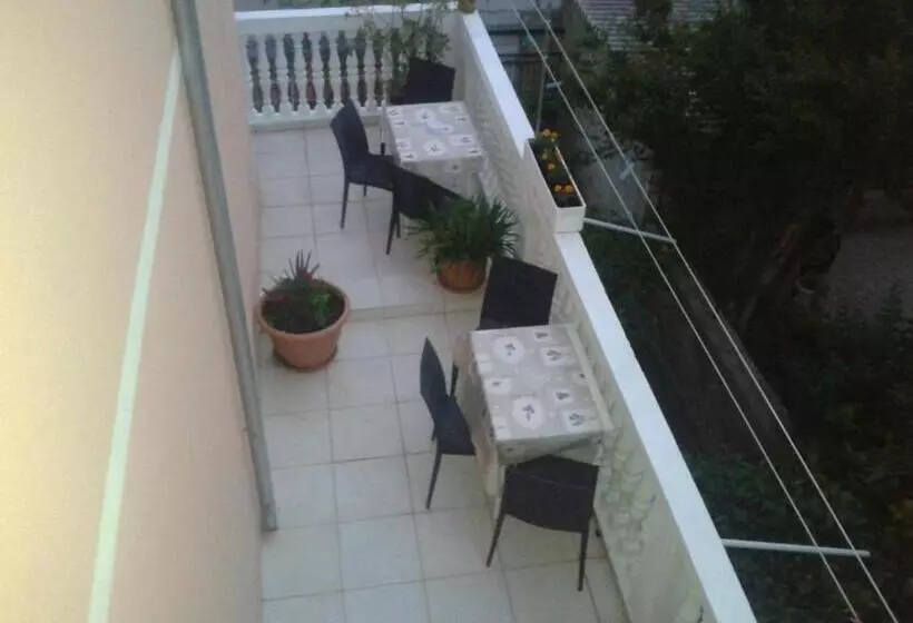 پانسیون Apartments Alissa
