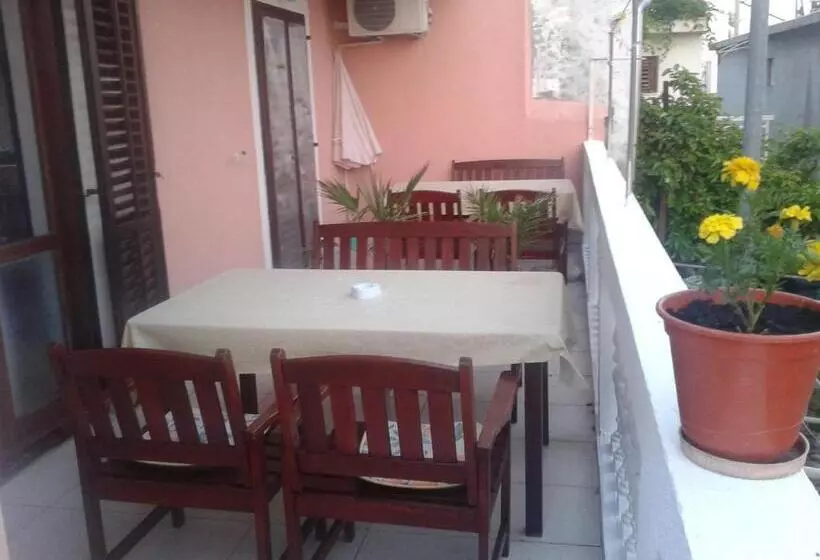 پانسیون Apartments Alissa