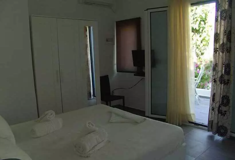 Majatalo Avlomonasbeach – Adults Only