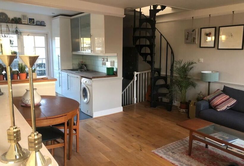 Stylish And Spacious Apartment With Terrace