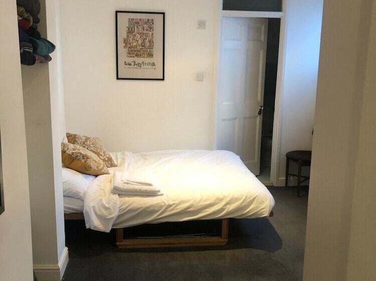 Stylish And Spacious Apartment With Terrace