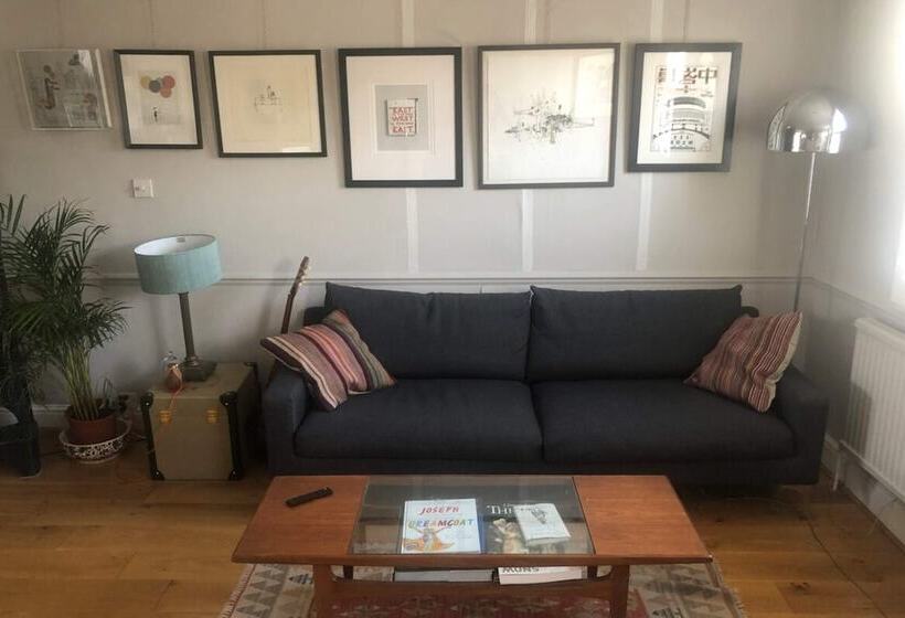 Stylish And Spacious Apartment With Terrace