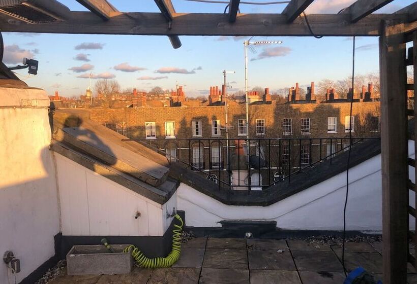 Stylish And Spacious Apartment With Terrace