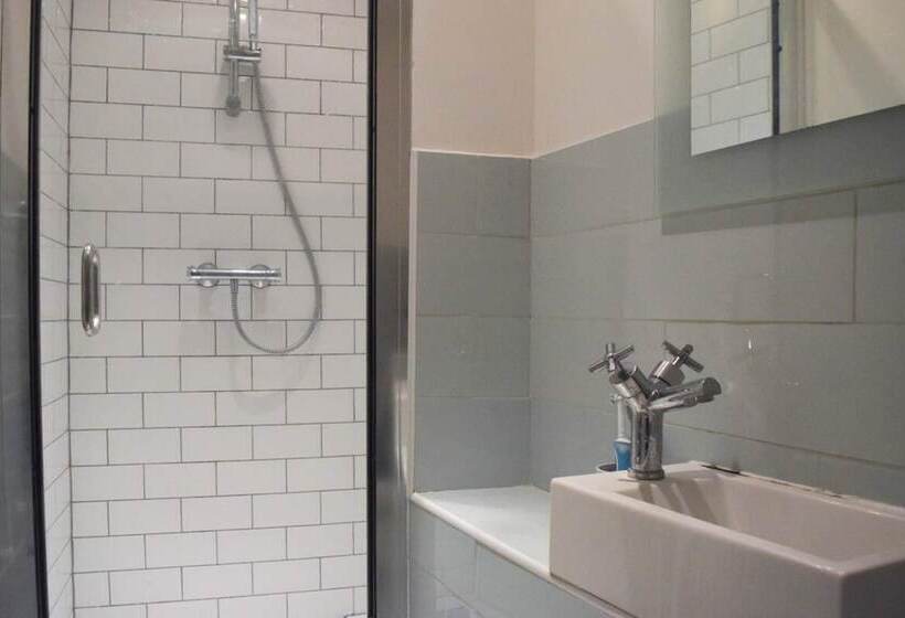 Stylish And Spacious Apartment With Terrace