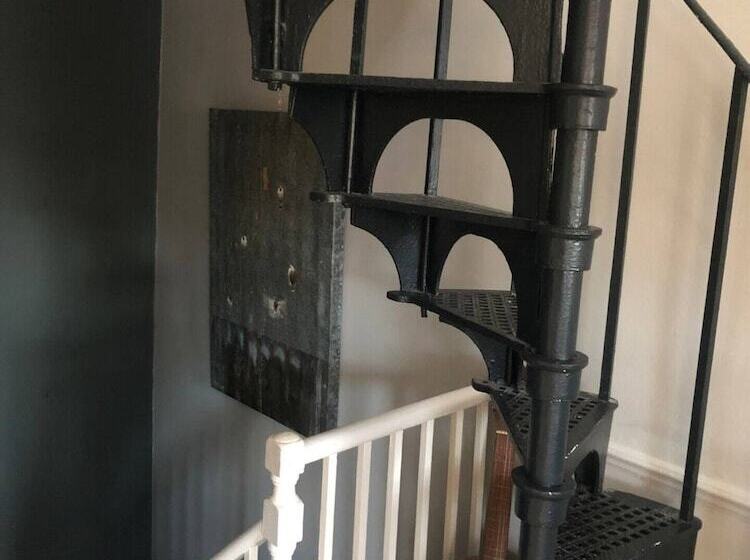 Stylish And Spacious Apartment With Terrace