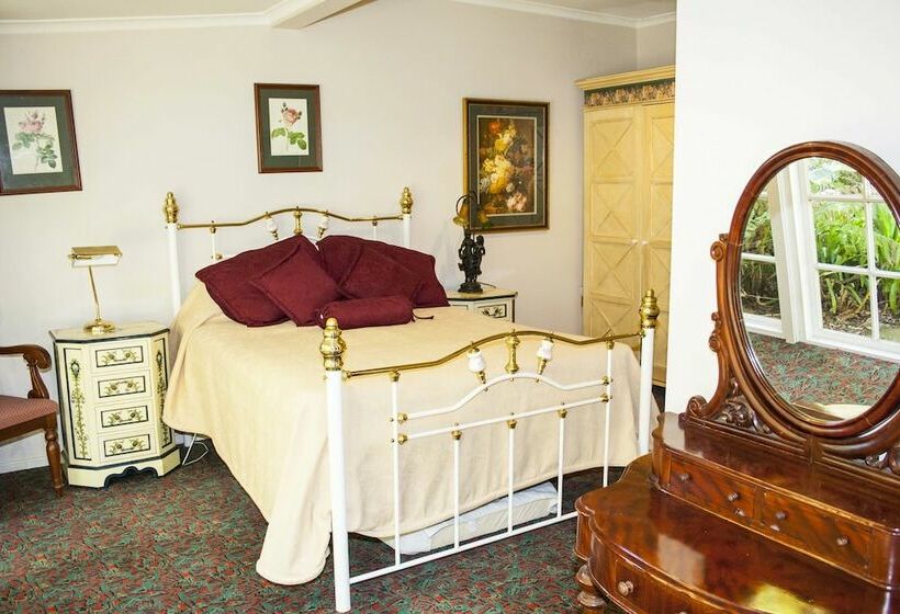 Bygone Beautys Cottages  Bronte Cottage