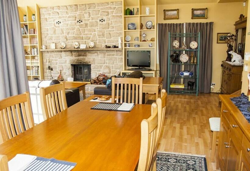 Bygone Beautys Cottages  Bronte Cottage