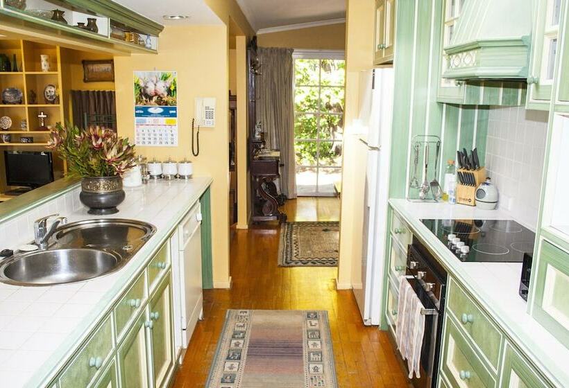 Bygone Beautys Cottages  Bronte Cottage