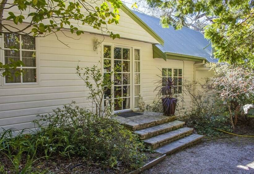 Bygone Beautys Cottages  Bronte Cottage