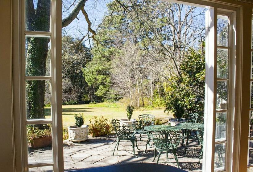 Bygone Beautys Cottages  Bronte Cottage