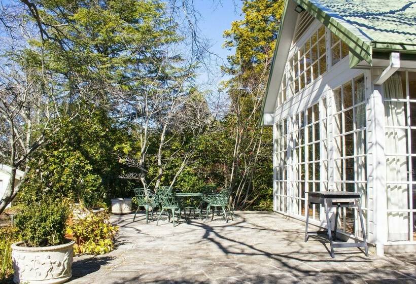 Bygone Beautys Cottages  Bronte Cottage