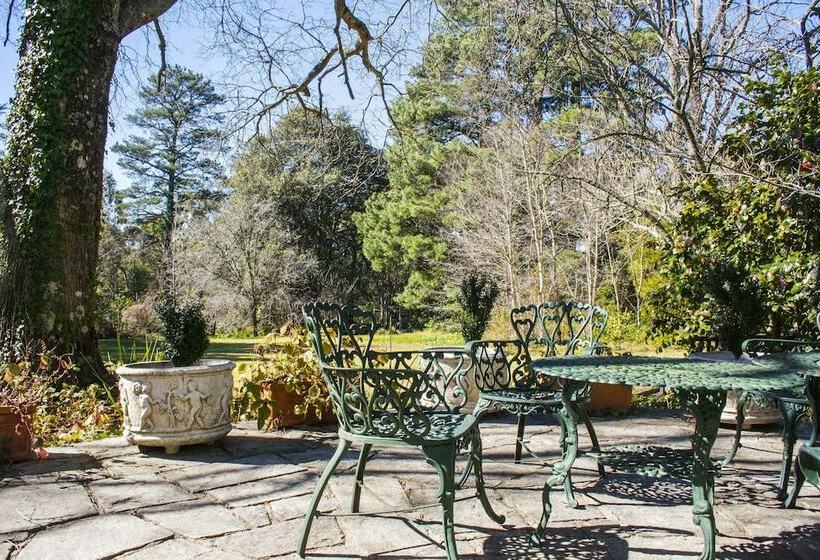 Bygone Beautys Cottages  Bronte Cottage