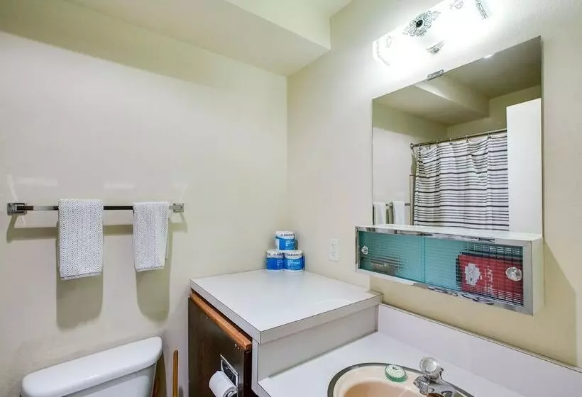 ホテル 37sll   Economical   Convenient   Kitchenette   Sleeps 2