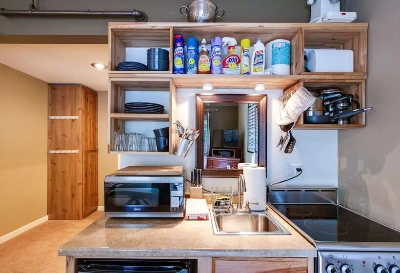 ホテル 37sll   Economical   Convenient   Kitchenette   Sleeps 2