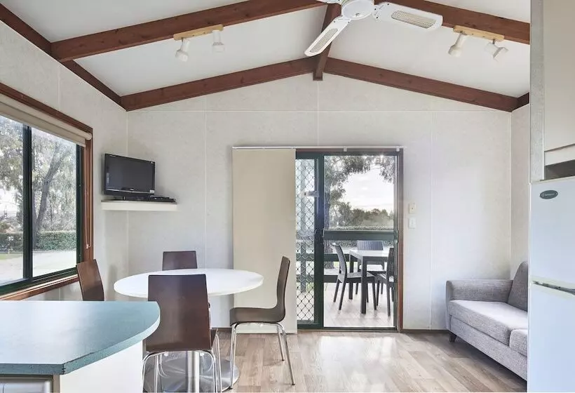 هتل Nrma Bathurst Panorama Holiday Park